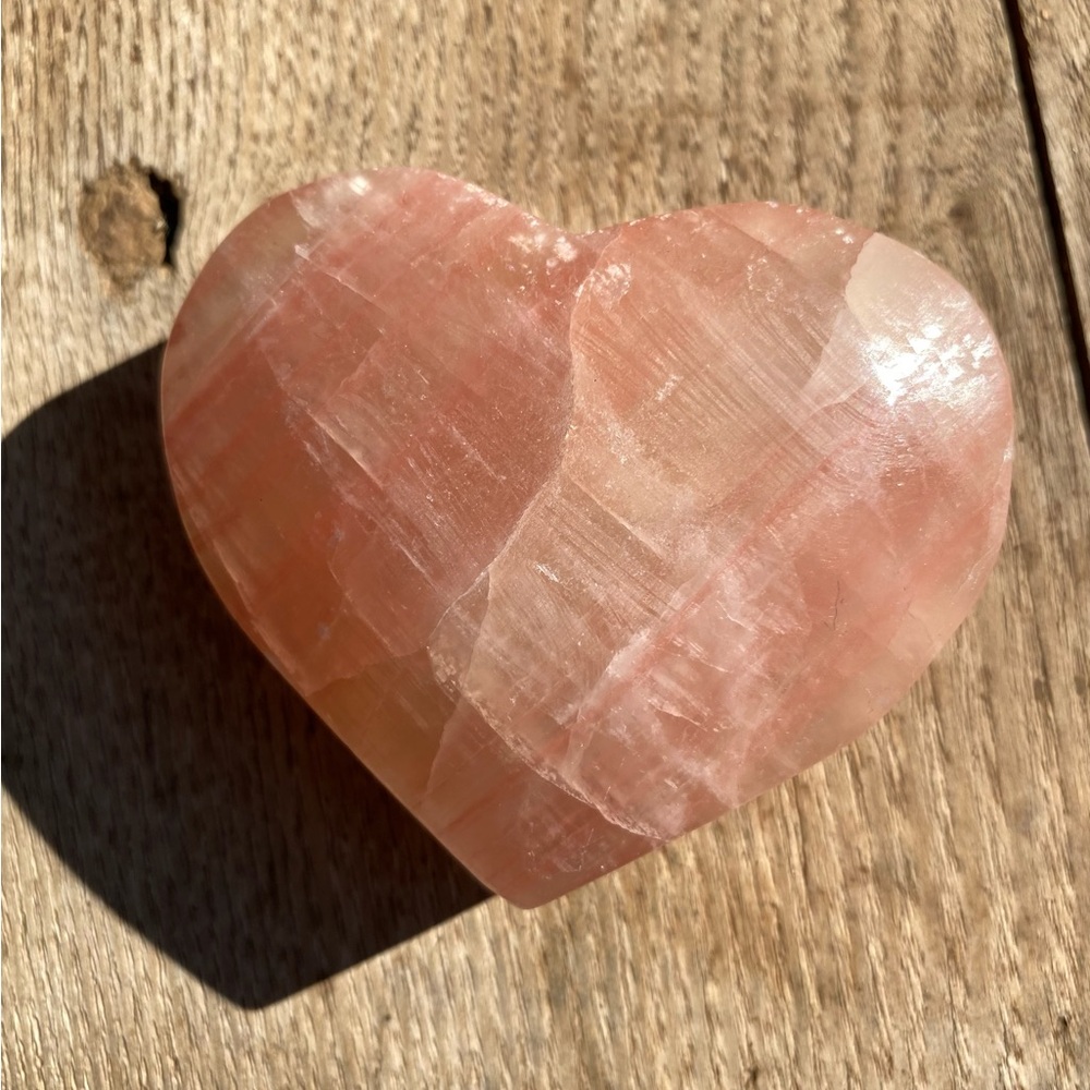 Gorgeous Heart-Shaped Pink Calcite Crystal Carving - Picture 3 of 3